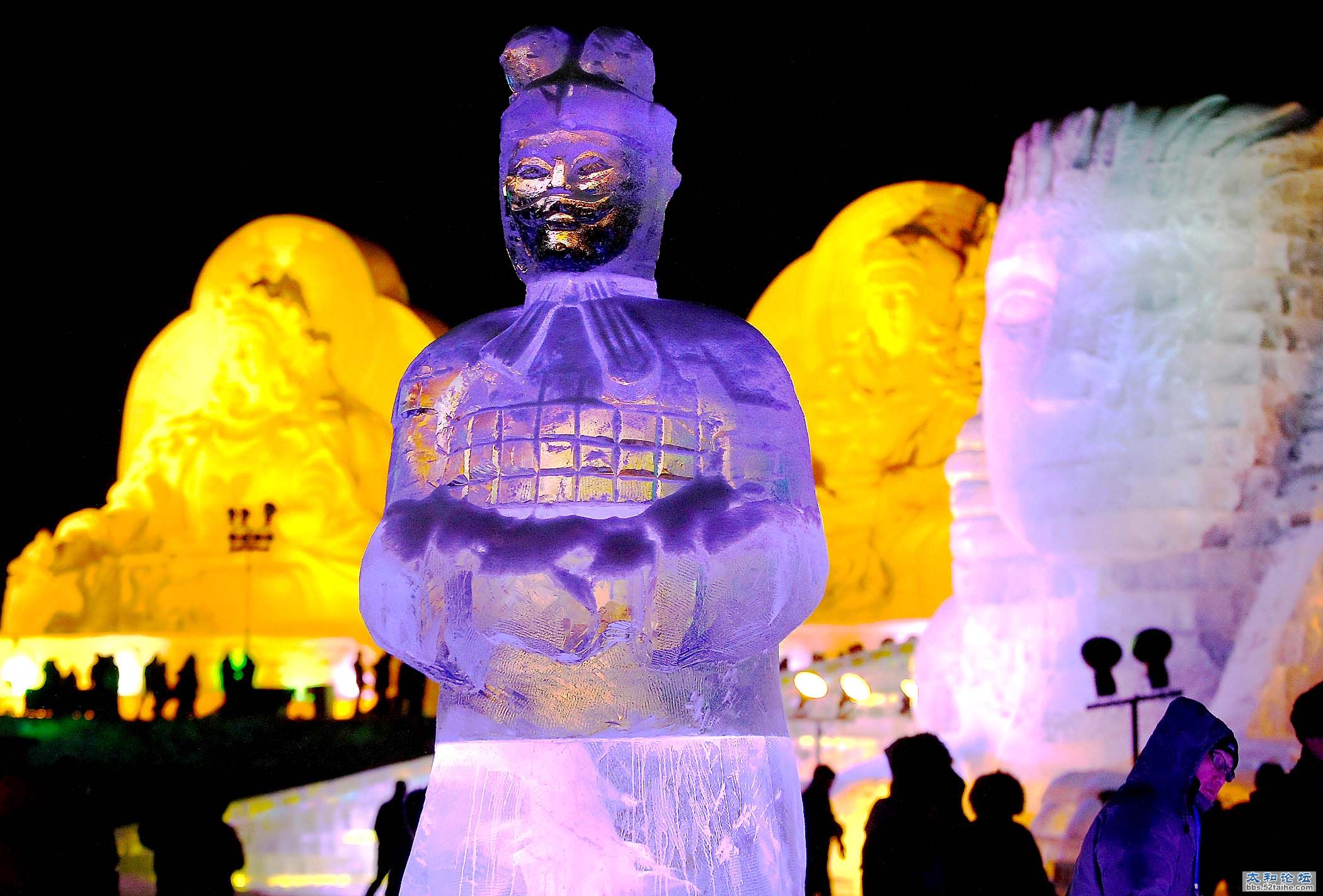 2010年冰雪节上的冰雕。(AFP Getty Images).jpg