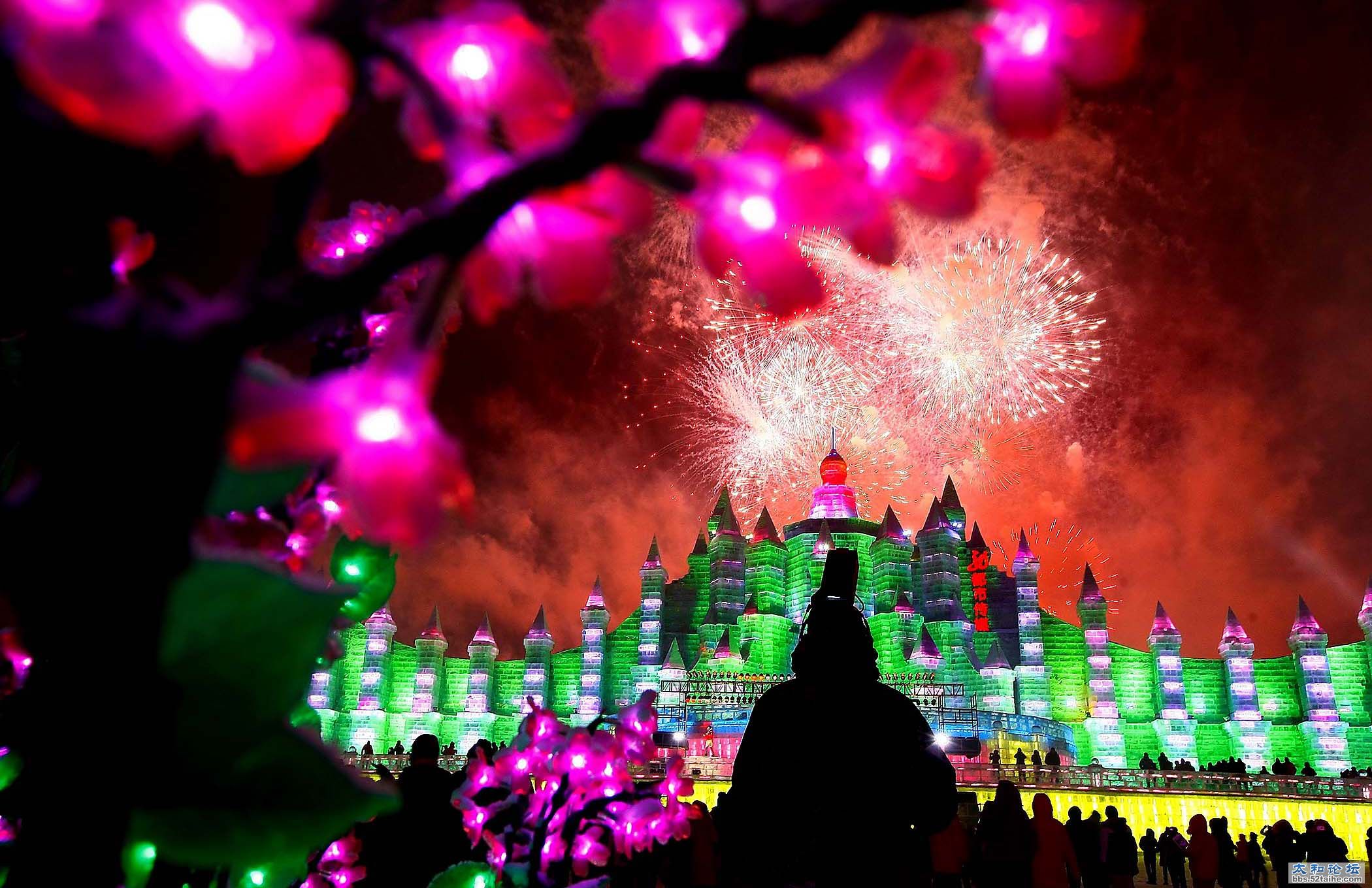 2011.1.5,冰雪节上美丽的烟火。.jpg