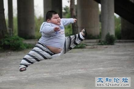 再彪悍的体重也阻止不了那颗想飞的心.jpg